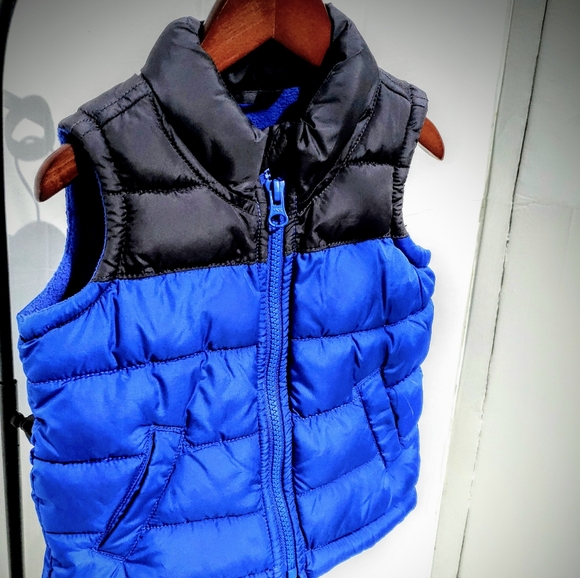 Old Navy Two-Tone Frost Free Puffy Vest - Picture 4 of 7